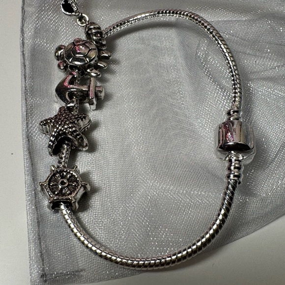 Silver Tone Bracelet NWT - Picture 2 of 2